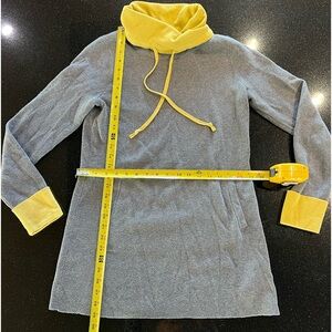 Cynthia Rowley Active size S long two tone sweater with side pockets